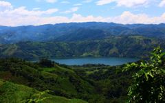 La región andina es una de las seis regiones de Colombia,esta se caracteriza por su rango de pisos térmicos,por su variedad de parques naturales y por su diversidad geográfica (clima, vegetacion, flora, fauna y fuentes hídricas), es una de las...