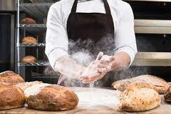 Funciones principales:

1. Elaboración de panes salados y dulces.
2. Cumplir con los estándares de calidad para la venta de los productos dentro del establecimiento.
3. Manejo de hornos y técnicas de elaboración de pan.