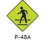 La siguiente señal (P-48a) , indica: 
a) Vía es de uso exclusivo de peatones. 
b) Proximidad a un cruce peatonal. 
c) Ubicación de un cruce escolar. 
d) Ninguna de las alternativas es correcta.