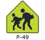 La siguiente señal (P-49), indica: 
a) Zona escolar. 
b) Proximidad a un cruce peatonal. 
c) Zona transitada. 
d) Ninguna de las alternativas es correcta.