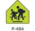 La siguiente señal (P-49a) , indica: 
a) Zona escolar. 
b) Proximidad a un cruce escolar. 
c) Ubicación de un cruce escolar. 
d) Ninguna de las alternativas es correcta.