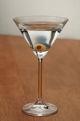 REFRESCADOS (MIX AND GLASS)
DRY MARTINI 

//Copa coupe//

Gin 60 ml
Vermouth dry 15 ml