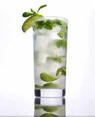 DIRECTO
MOJITO

//Vaso collins//

Hierba buena 8 a 10 hojas
zumo de limón 22.5 ml
ron 45 ml
2 tps de azúcar