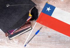 ¿Cuáles los inicios de los CRA en Chile?
Corre el año 1993, en trabajo conjunto Ministerio de Educación y Banco Mundial, como parte del Proyecto de Mejoramiento de la calidad de Educación, llevaron a cabo la implementación de bibliotecas esc...