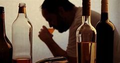 ¿Cuál es una de las características de  alcoholismo?