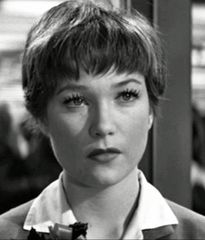 Shirley MacLaine as Fran Kubelik