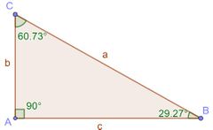 Triángulo que tiene un ángulo interior igual a 90°.