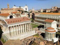 Plaça principal de les ciutats romanes on se celebrava el mercat, les reunions ciutadanes i on se situaven els edificis més importants del culte i la vida civil. Se correspon a l’àgora grega.