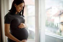 ¿Cuál de las siguientes es la dosis recomendada de consumo de la Vitamina B1 para mujeres embarazadas?