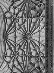 This late Gothic movement in Spain (vaulting of New Cathedral in Salamanca shown) was an eclectic blend of Mudéjar, Flamboyant Gothic and Lombard decorative components, and Renaissance elements of Tuscan origin. Its name means “in the manner o...