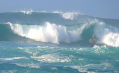 What causes the waves in Hawaii to get so big?
