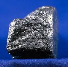 -Non-Silicate
-Prominent Streak
-Dark black streak and color, sooty, with shiny metallic luster
-Perfect cleavage in one direction
-H=1, G=2.2
-May be massive or occur as platy crystals