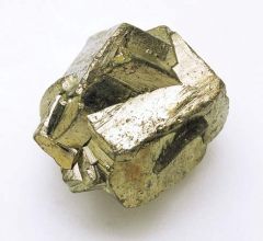 -Non-Silicate-Prominent Streak  
-Green-brown to black streak
-Pale yellow to brass yellow color
-Crystals often form cubes and pyretohedrons (with each face as a pentagon)
-Conchoidal to irregular fracture