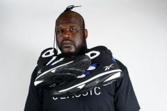 SO Shaquille O'Neal with shoes on his head