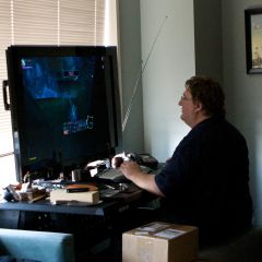GN Gabe Newell playing video games
