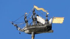 15 C Ship or Galleon with full sails