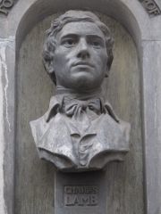 In which street is there a bust of Charles Lamb, the early C19 essayist ?