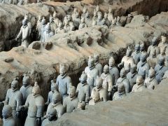 -this was shocking. they thought they found evidence of Alexander the great(wrong)
-completely chinese
-after Qin dies this type of work dies out
-unique to this dynasty
-not precidented or repeated
-enormous army(every rank is included)
-over 700...