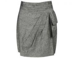 skirt 
Vêtement, porté par les femmes, qui part de la taille et qui descend plus ou moins sur les jambes. 20