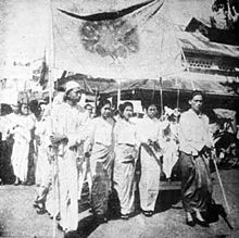 ♦

Laporan Montagu-Chelsford menyatakan bahawa Burma masih belum bersedia untuk memerintah sendiri


♦

Revolusi Pelajar tercetus pada tahun 1920 untuk menubuhkan sebuah universiti


♦

Mencetuskan pemberontakan Saya San


♦

...