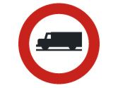 ¿A qué vehículos prohíbe la entrada esta señal?