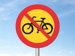 

Vad innebär vägmärket? 

1. Märket förbjuder all trafik med cykel och moped klass II
2.  Märket förbjuder endast trafik med cykel 
3. Märket förbjuder endast trafik med moped klass I
4. Märket förbjuder endast trafik med moped k...