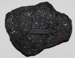 METALLIC LUSTER 

Hardness: 6 

Color: Black 

Streak: Black 

Magnetic, granular or octahedra crystals common. 

No cleavage