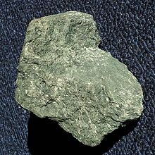 Non-Foliated/Green

Features: Lime green to dark green or black; dense. Slickensided surfaces 

Typical parent rock: Mafic or ultramafic rock