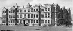 Longleat House was “the proto-type Elizabethan mansion, the first inside-out house.” Identify three (3) attributes that reinforce this assertion.