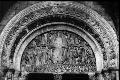 -Emotion of this Last
Judgment? 
-How are the figures on the right differentiated from
those on the left?the lintel below? 
-What activity
takes place on the left side?
