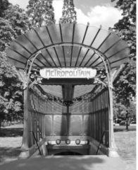 What concept, unique for its time, did Guimard utilize in his designs for the Paris Métro that accommodated variety?