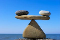 Keep sb's balance : giữ thăng bằng
Stability : sự thăng bằng, cân đối
Scale : cái cân