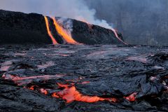 A flat area of land that is formed by slow moving lava. 