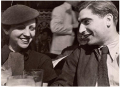 26 de julio de 1937. Muerte de Gerda Taro en Brunete.
▪ Capa se entera unos días más tarde por. L´Humanité
--> La vida de Capa sufre un vuelco decisivo en su trabajo