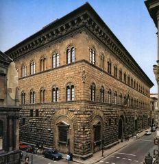 Palazzo Medici-Riccardi/Italy/Early Renaissance/1446

Commissioned by Medici family