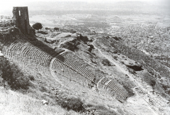 Hellenistic
Pergamon
3rd-2nd
centuries BC (133 BC)




-Flat
mountaintop 
-Theater
that oversaw the whole town 
-Bad
shape, destroyed 

-Theater
built in the hillside      