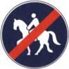 Il segnale raffigurato è posto in corrispondenza della fine di un percorso riservato solo ai cavalli da corsa