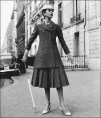 1950's ('55)
Christian Dior

Fitter through the body and evenly flares out toward the bottom creating a visual of an "A"