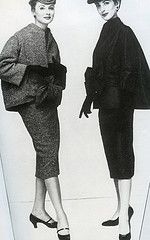 Dior 1950's

Oversized, short jacket. Has a bulky appearance and wide sleeves.
