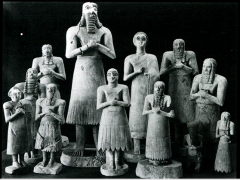 "statues of worshippers and delties from the square Temple at Tell Asmar" 2750 BCE


founds in ziggurat