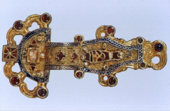 Merovingian looped fibula, from Jouy-le-Comte, France, mid sixth century.