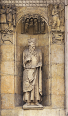 BENEDETTO ANTELAMI, King David, statue in a niche on the west facade of Fidenza Cathedral, Fidenza, Italy, ca. 1180–1190.