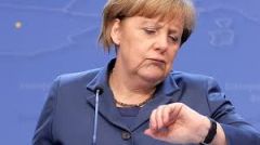 Es dauert noch zwei Stunde, bis Angela Merkel ein öffenlichen Ankündigung vorstellen

vorstellen = to introduction, to present
Ankündigung = announcenement (f)