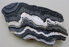 

                                
                                                        
                                repeated layers/surfaces in rocks, causes striping and may cause rock to cleave along that surface