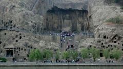 #195


Longmen Caves (both details included) 


Luoyang, China 


Tang Dynasty 


493 - 1127 C.E. 


_____________________


Content: 