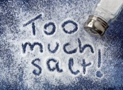 Vilka hormon aktiveras vid saltöverskott? 