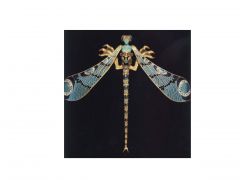 Dragonfly woman corsage ornament

Gold, enamel, chrysoprase, moonstones, and diamonds