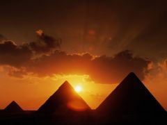 What are the names of the three Great Pyramids of Giza?