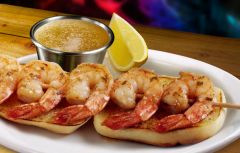 * 1 Skewer (5 shrimp) seasoned, grilled and drizzled with Garlic lemon pepper butter. Served over our fresh baked bread.
*Garnish:
Garlic
Lemon pepper butter
Parsley
Lemon Wedge
*Served in a small warm oval