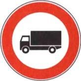 Il segnale raffigurato vieta il transito di un autocarro di massa a pieno carico pari a 3 tonnellate
